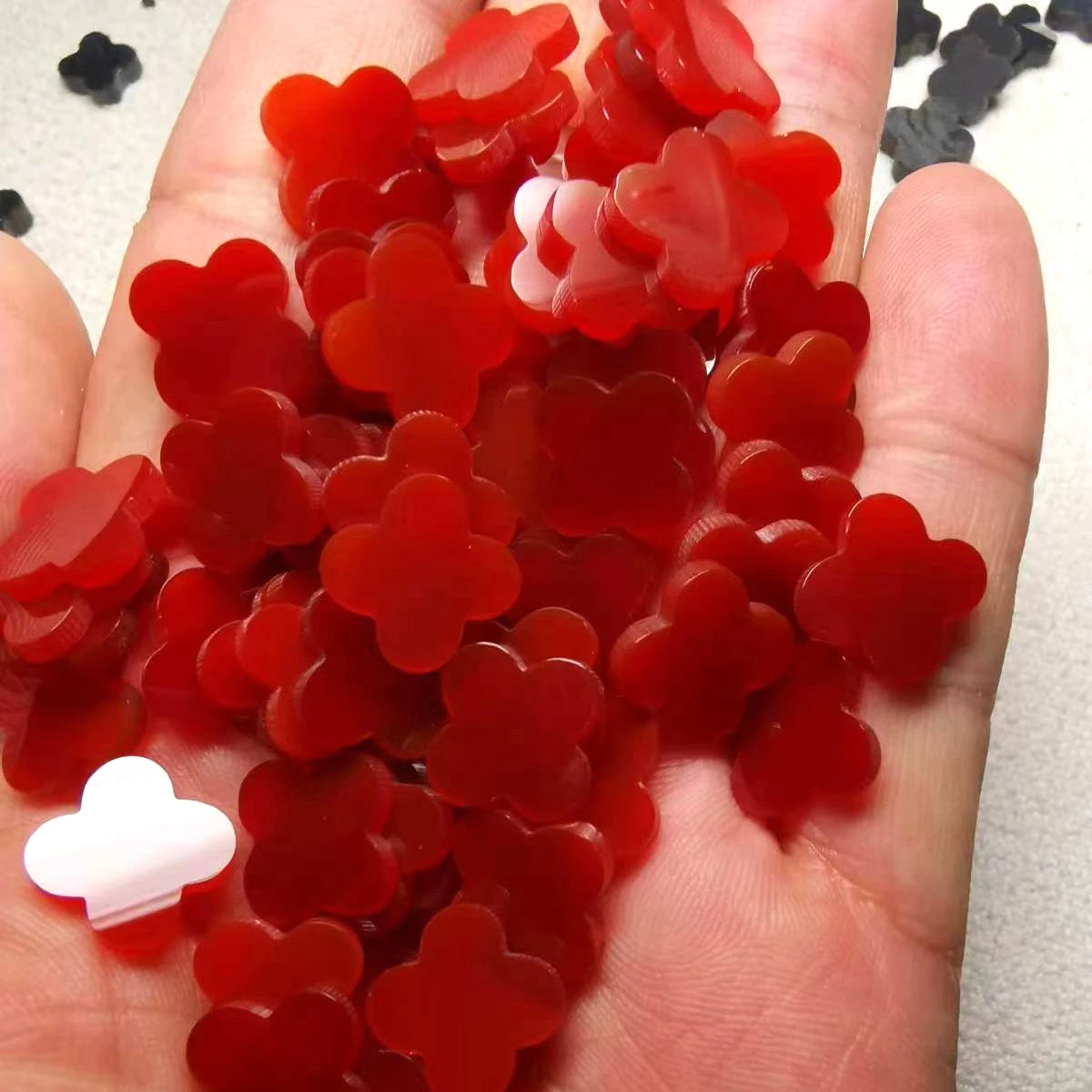 Qianjian Jewelry Best Price Natural Stones Black Blue Red Green Agate Four Leaf Clovers Gemstones for Making Jewelry
