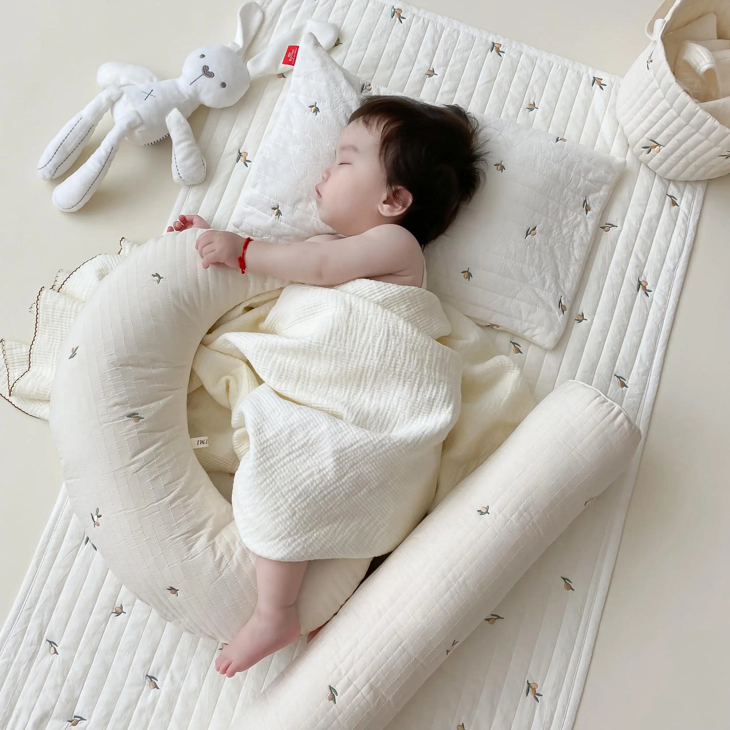 Newborn Organic Cotton Eco-Friendly Air-permeable Moon Roll Cylinder Pillow with Feeding Support for Baby Sleeping Nursery