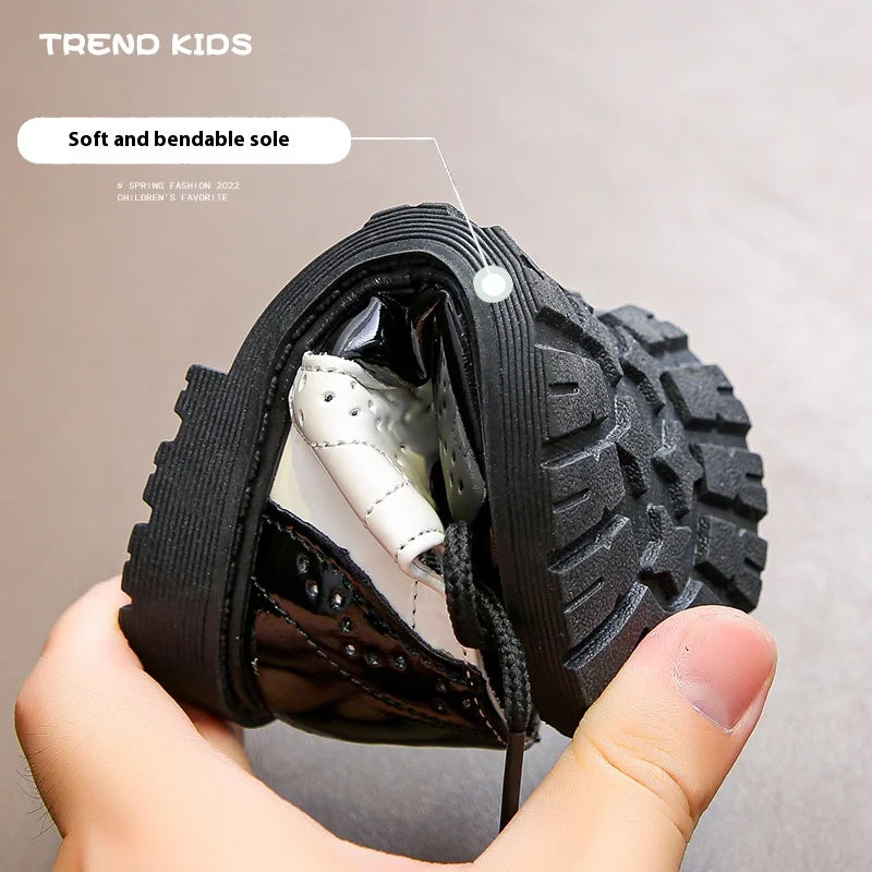 Children's Summer Winter Fashion Slip-On Dress Shoes Baby Hosts Performance Hollow Lace-Up Gright-Faced Boy's Girl's Magic