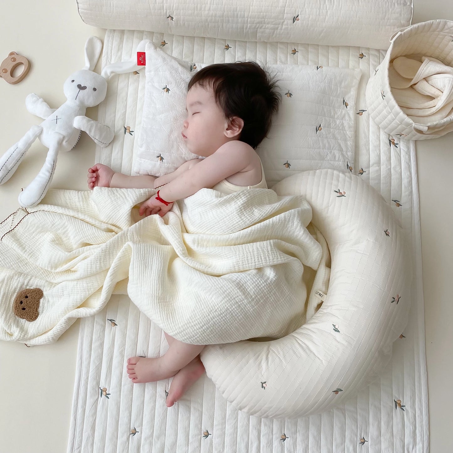 Newborn Organic Cotton Eco-Friendly Air-permeable Moon Roll Cylinder Pillow with Feeding Support for Baby Sleeping Nursery