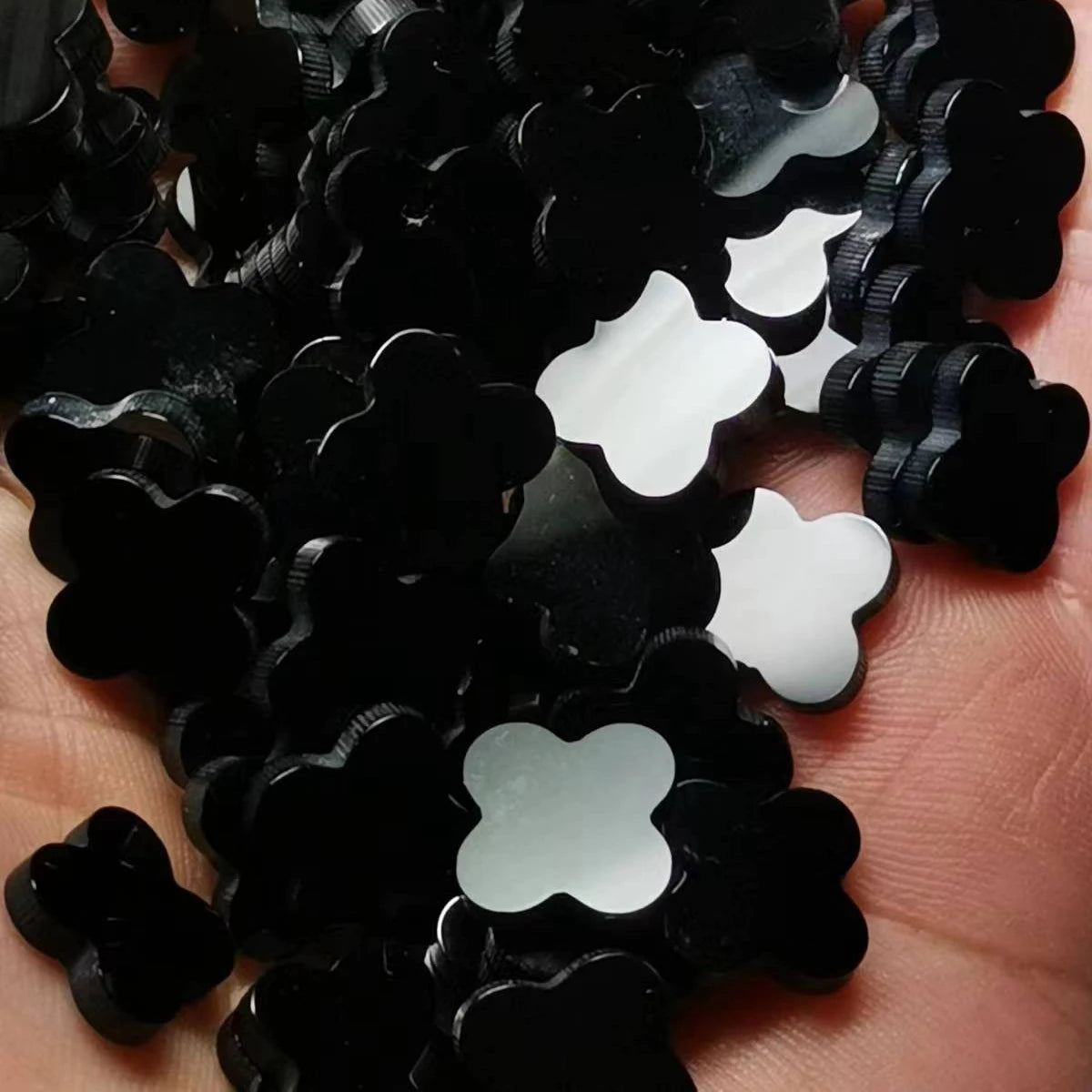 Qianjian Jewelry Best Price Natural Stones Black Blue Red Green Agate Four Leaf Clovers Gemstones for Making Jewelry