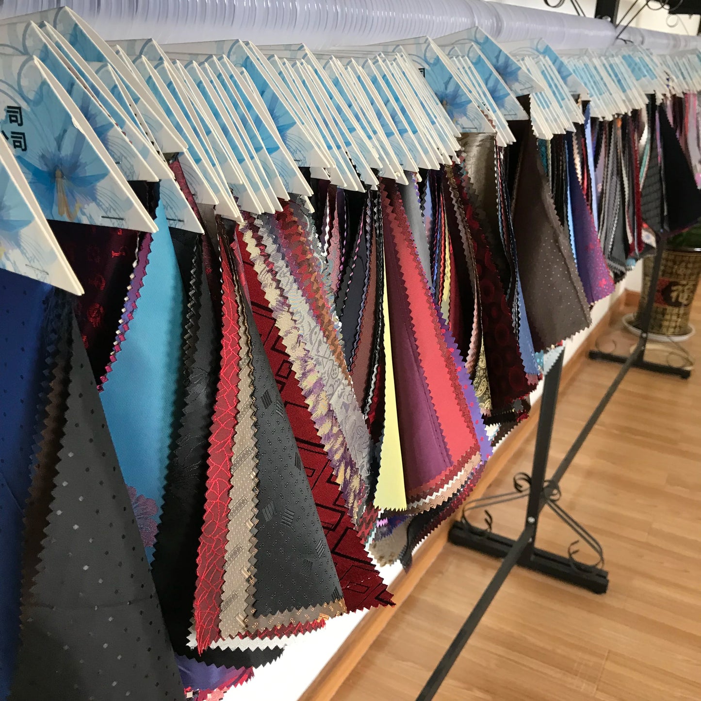Ready Ship Organic Cotton Poplin Fabric 100% Cotton 120gsm Customizable Design Breathable Anti-Static for Bags Curtains Shirts