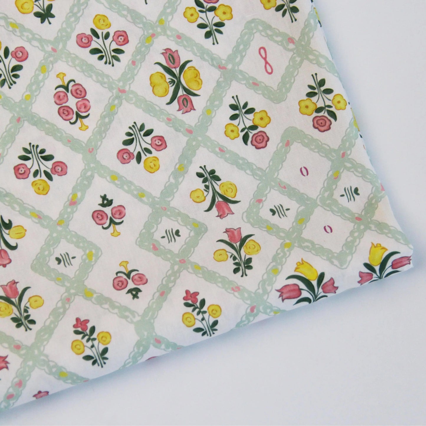 Low MOQ 100% Cotton Floral Printed Woven Fabric Eco-Friendly Organic Home Decor Craft Toy Girls' Dresses Shirts Weddings Bags